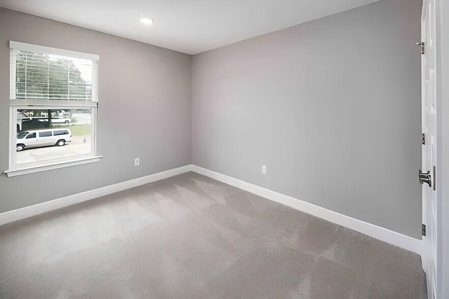 Building Photo - 319 Carmel Dr