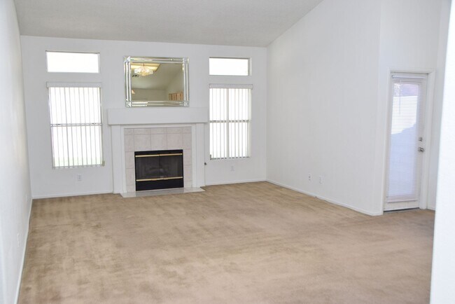 Building Photo - BEAUTIFUL NORTHWEST PROPERTY NEAR DINING A...