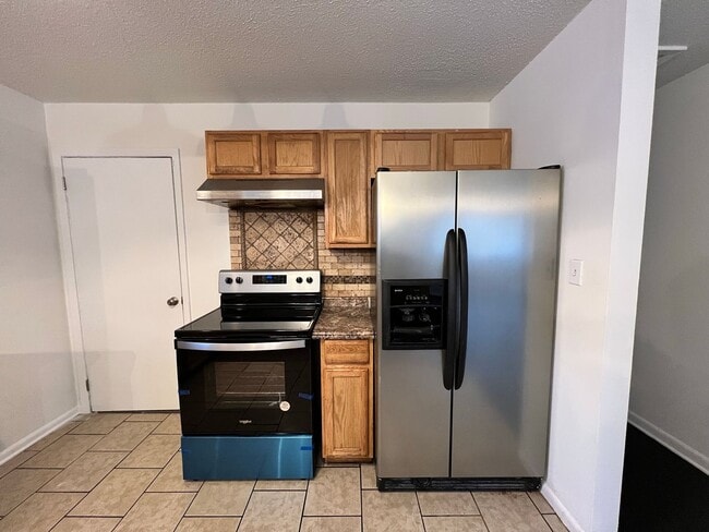 Building Photo - COMING SOON- 4bed/1.5bath for rent!