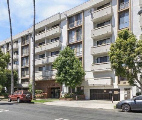 Building Photo - 533 S St Andrews Pl