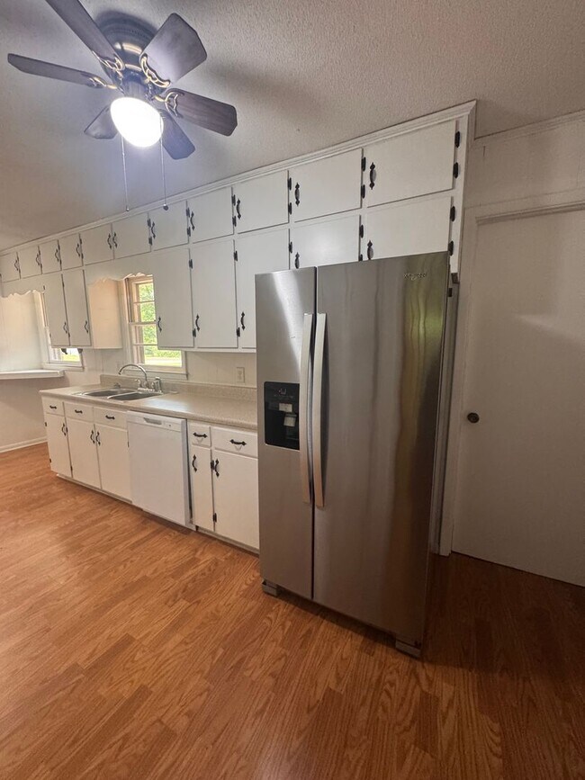 Building Photo - Spacious Brick Ranch on 3 Private Acres in Commerce