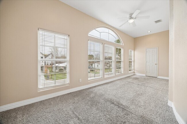 Building Photo - 5027 Creekmont Dr