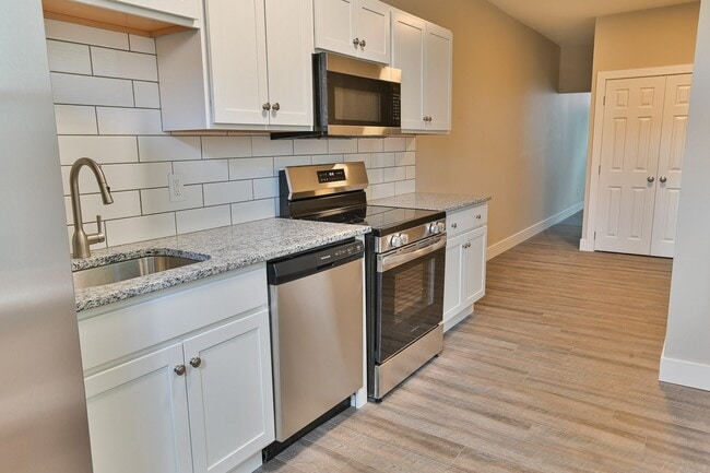 Building Photo - 2 Bedroom Single Family on N 4th St