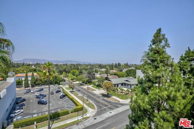 Building Photo - 4460 Wilshire Blvd