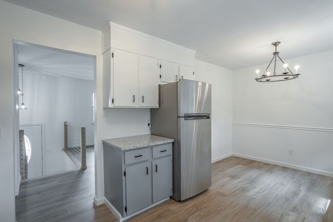 Building Photo - Spacious House in Hixson