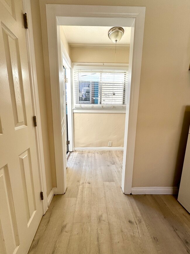 Building Photo - 4216 Woodlawn Ave