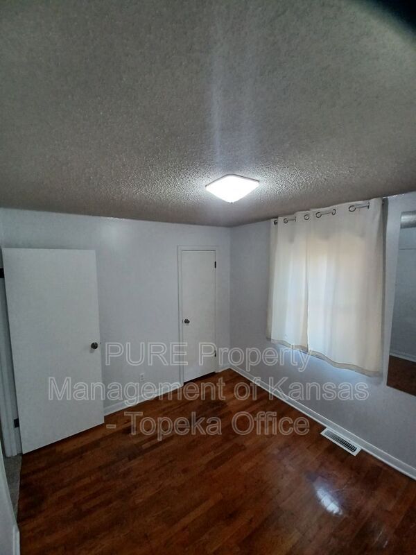 Building Photo - 4227 SW Drury Ln