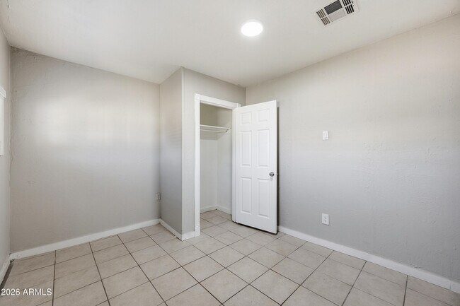 Building Photo - 5206 W Ocotillo Rd