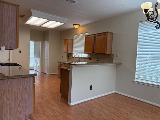 Building Photo - 4614 Russett Pl S