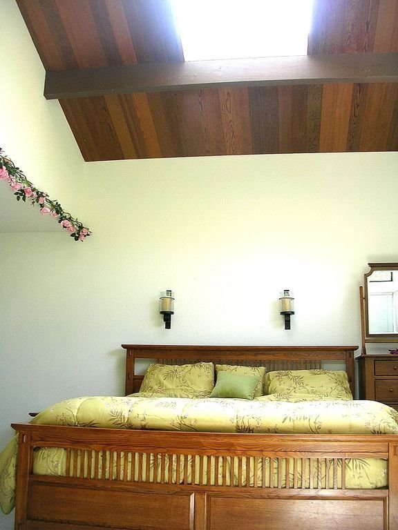 Building Photo - Great Three Bedroom House Carmel Valley