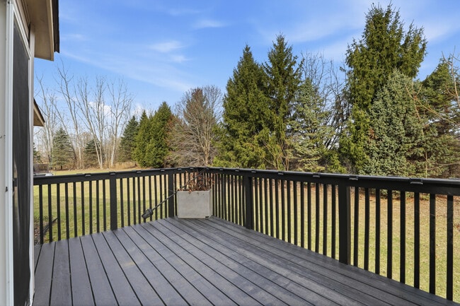 Building Photo - 35900 Abbey Dr