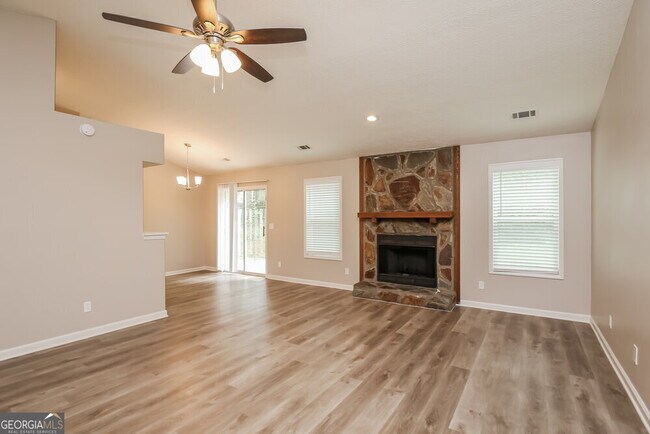 Building Photo - 1384 Luther Way