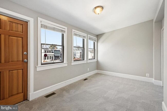 Building Photo - 249 11th St SE