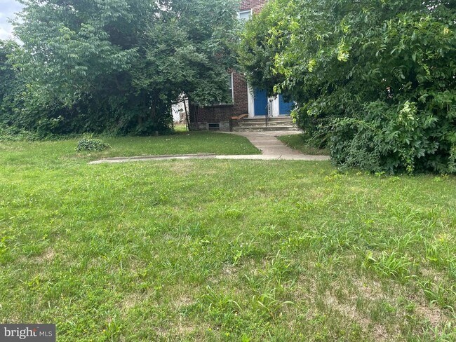 Building Photo - 412 E Walnut Ln