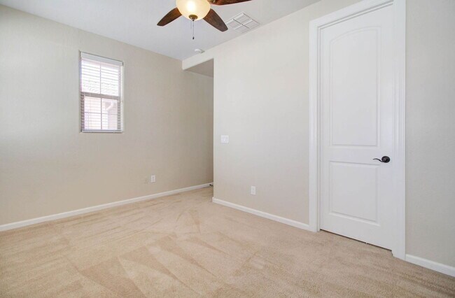 Building Photo - 9427 E Trailside View