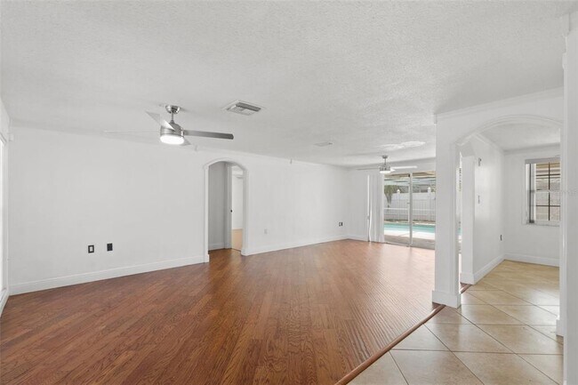 Building Photo - 7114 Parrot Dr