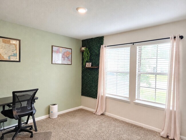 Building Photo - 519 Kickapoo Dr
