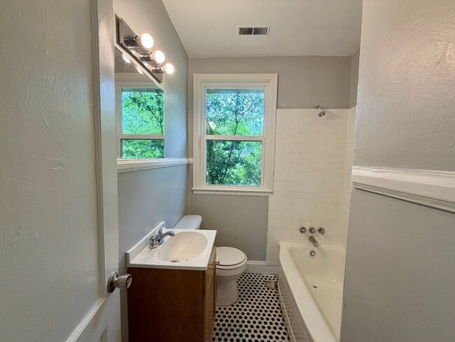 Building Photo - 714 Miller Rd