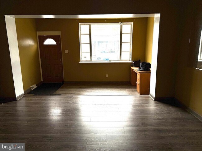 Building Photo - 2553 Carroll St