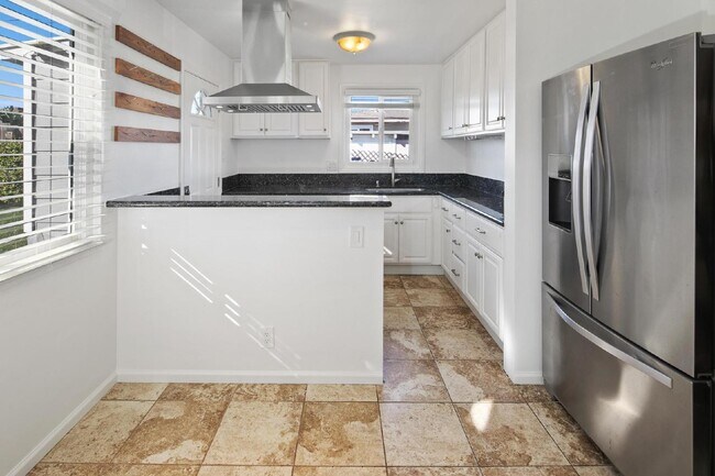 Building Photo - Mission Valley/Linda Vista 2 Bed Updated home with mountain views