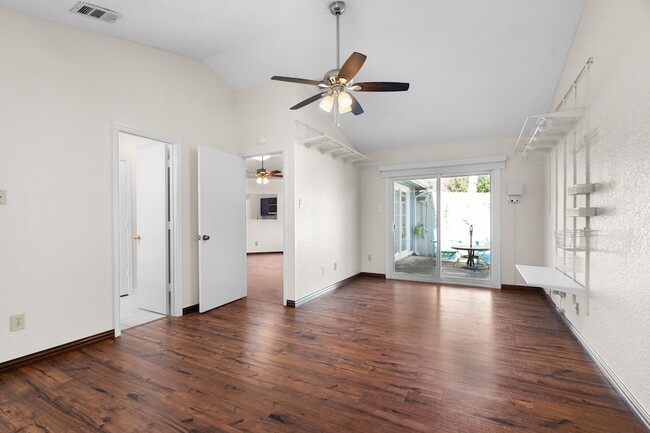 Building Photo - 1425 Thistlewood Ln
