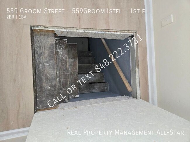 Building Photo - 559 Groom St