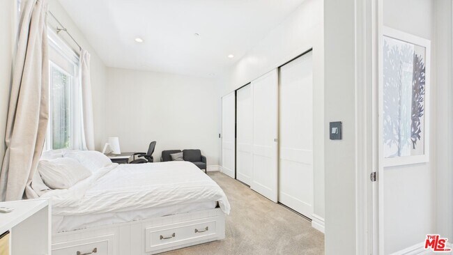 Building Photo - 2422 Cazaux Pl