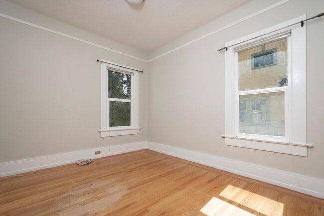 Building Photo - 34 10th Ave