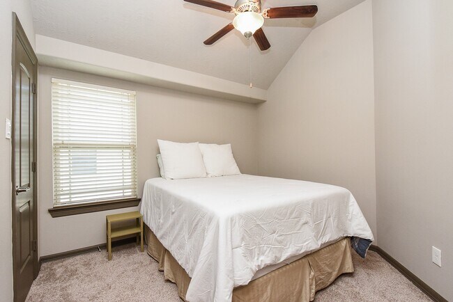 Building Photo - 78 Aventura Pl