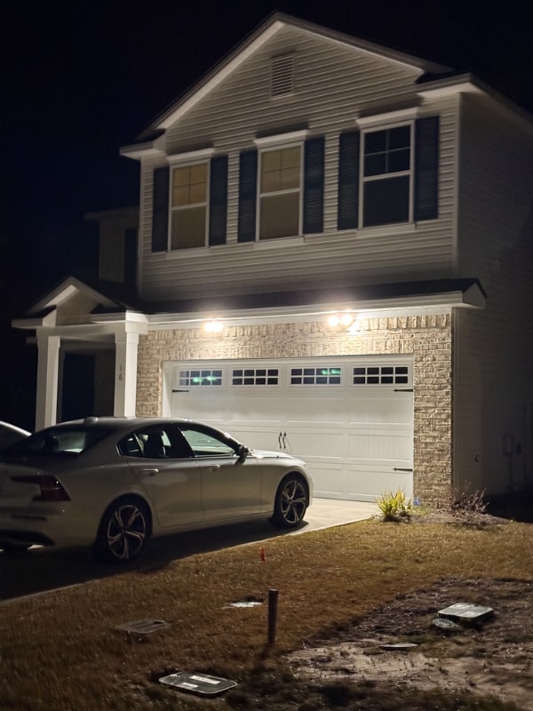 Building Photo - 16 Roxbury Dr