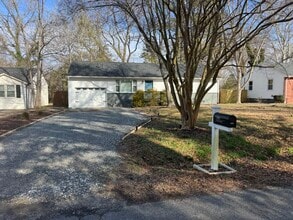 Building Photo - 906 Foley Dr