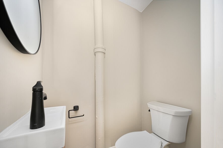 Building Photo - 81 W Pontiac St