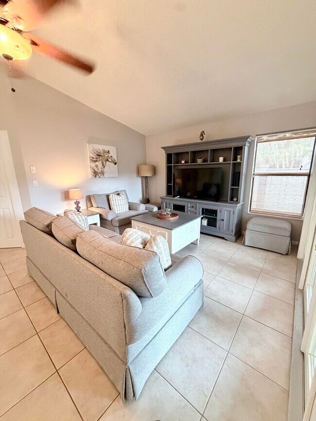 Building Photo - 2555 Bedford Mews Dr