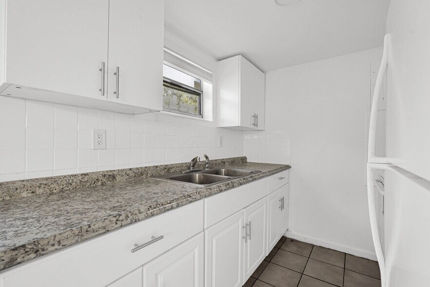 Building Photo - 8276 NE Miami Ct