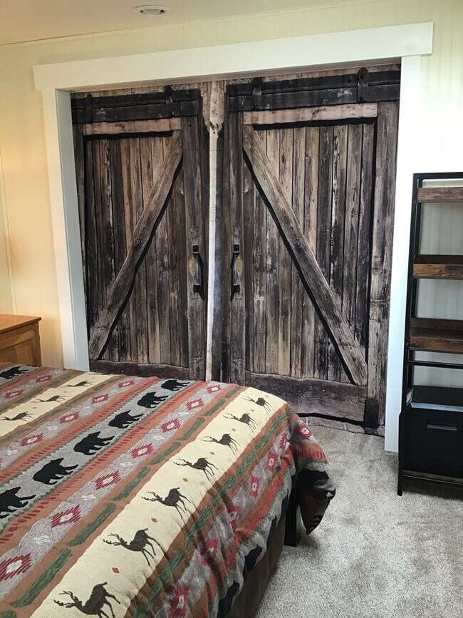Building Photo - For Rent: Fully Furnished Barndominium dow...