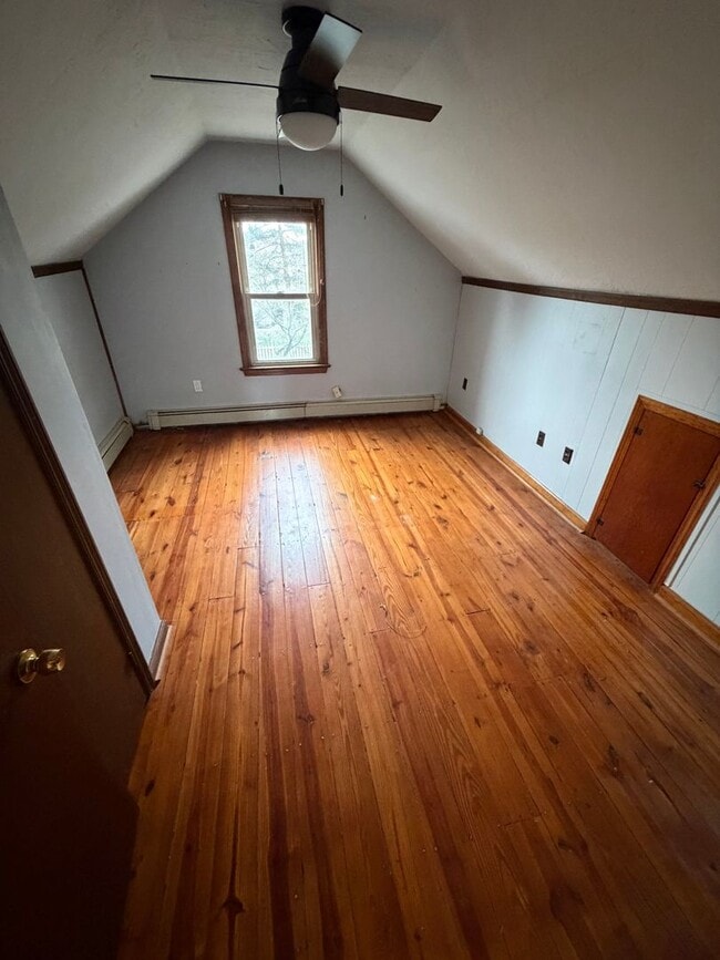 Building Photo - Spacious 4BR in a Quiet, Private Pocket