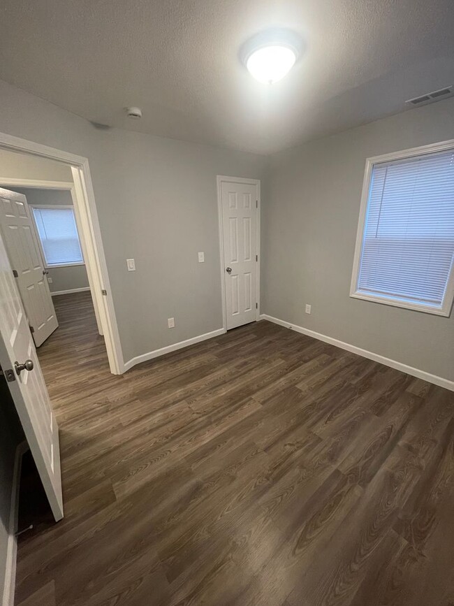 Building Photo - Stunning Newly Remodeled Two Bedroom Home ...