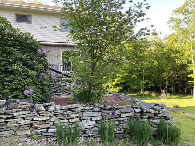 Building Photo - 115 Montague Rd