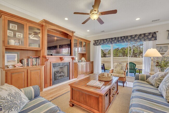 Building Photo - "Spacious Golf and Lagoon View 2 Bed, 2 Bath Rental Home in Sun City!