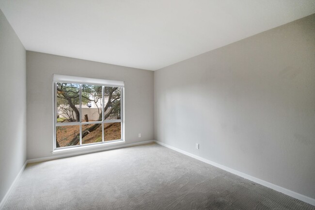 Building Photo - Prime San Mateo Living | 1 BR - 1 BA - Condo
