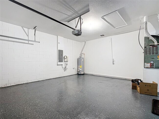 Building Photo - 550 Reddicks Cir