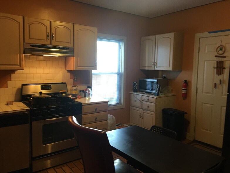 Building Photo - 6 Wise St