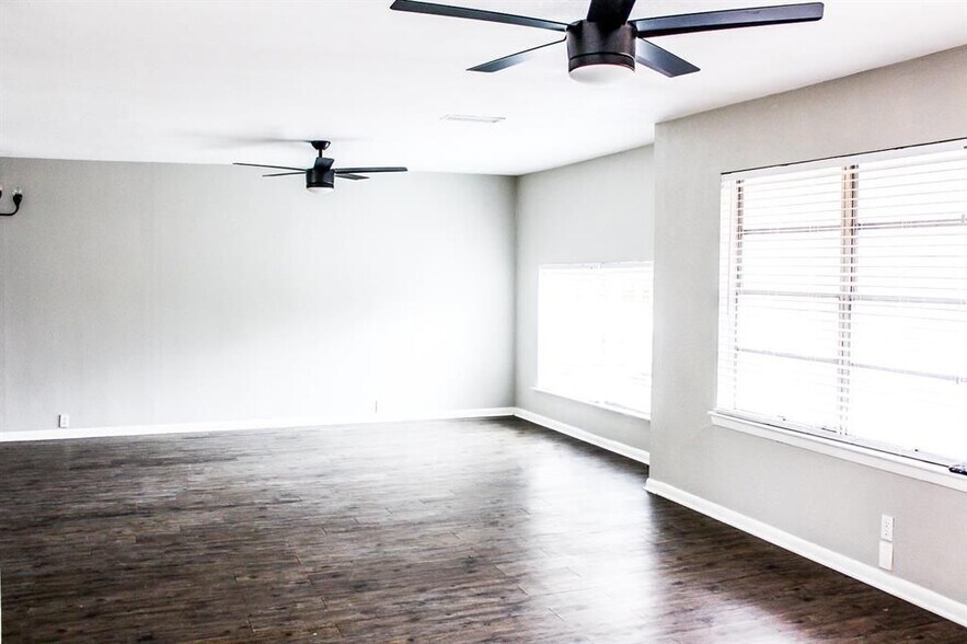 Building Photo - 2632 Valwood Pkwy