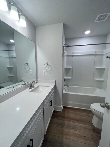 Upstairs Bathroom - 1397 Maplesmith Way