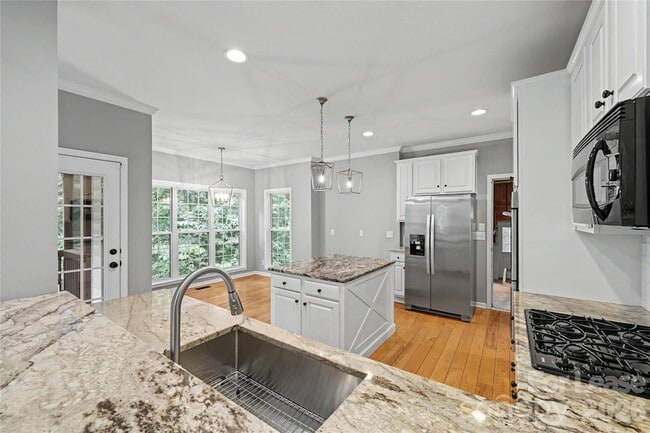 Building Photo - 16922 Laureate Rd