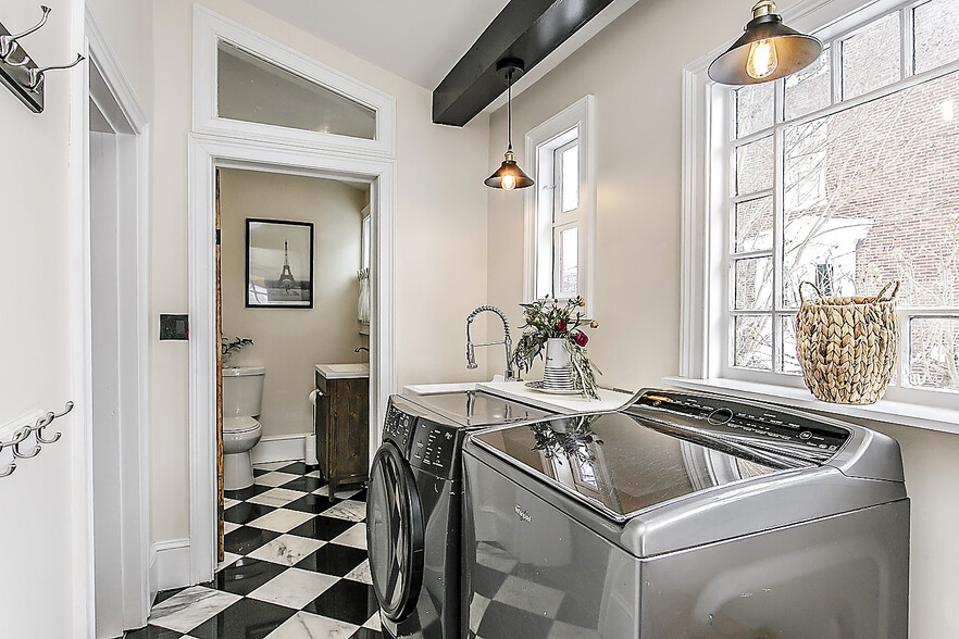 Building Photo - 350 Washington Ave