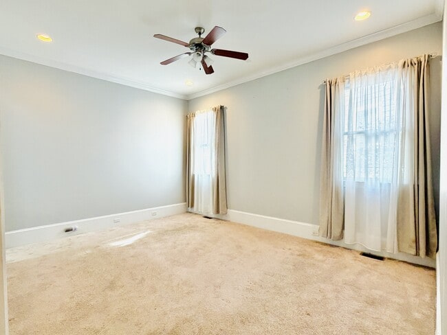 Building Photo - 33 Golden Spur Ln