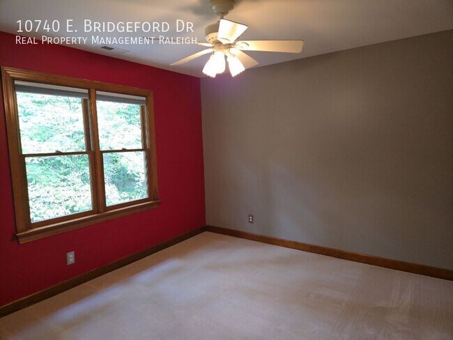 Building Photo - 10740 E Bridgford Dr