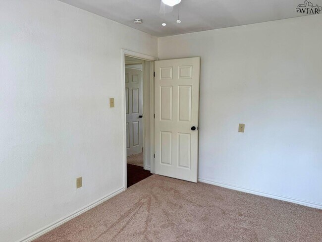 Building Photo - 2941 Stearns Ave