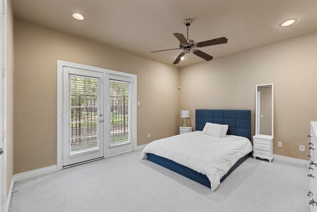 Building Photo - 9125 Harbor Hills Dr